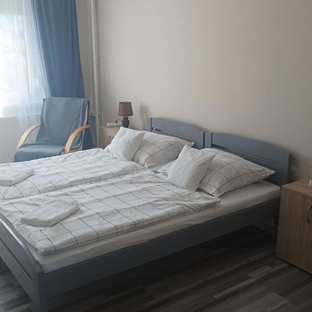 Panel Hause Kazincbarcika Apartment Екстериор снимка