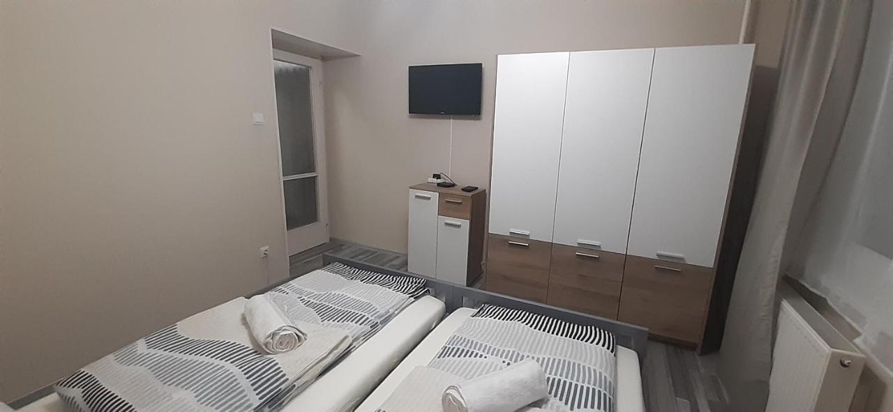 Panel Hause Kazincbarcika Apartment Екстериор снимка