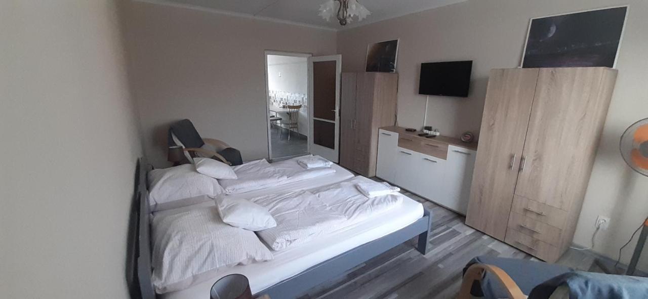 Panel Hause Kazincbarcika Apartment Екстериор снимка
