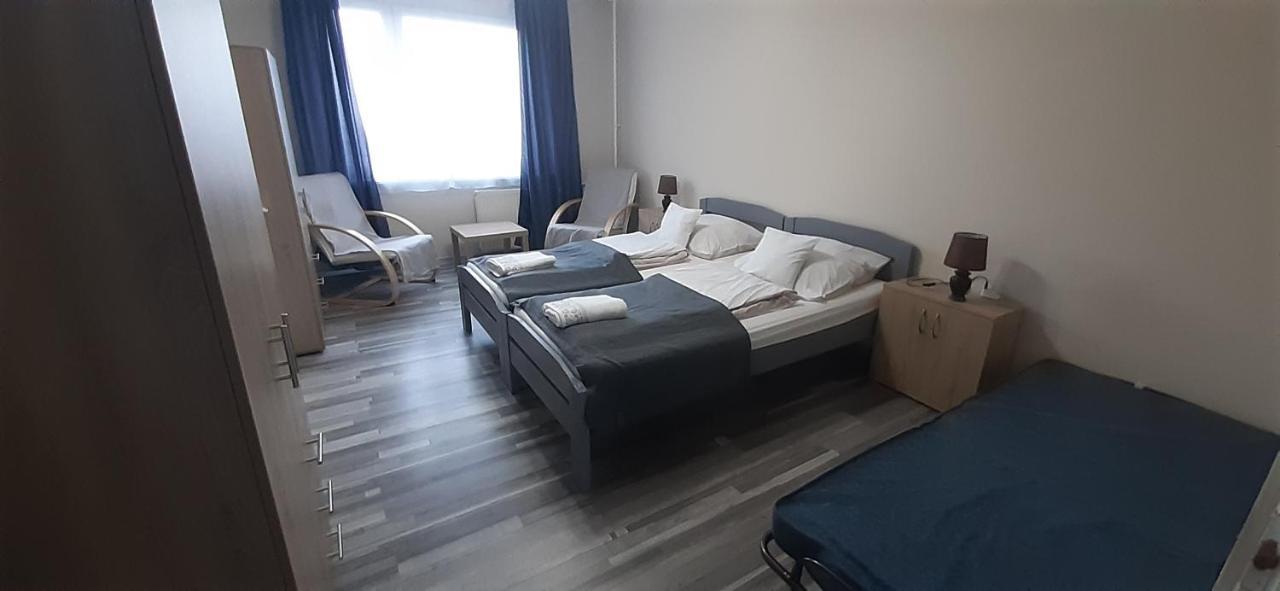 Panel Hause Kazincbarcika Apartment Екстериор снимка