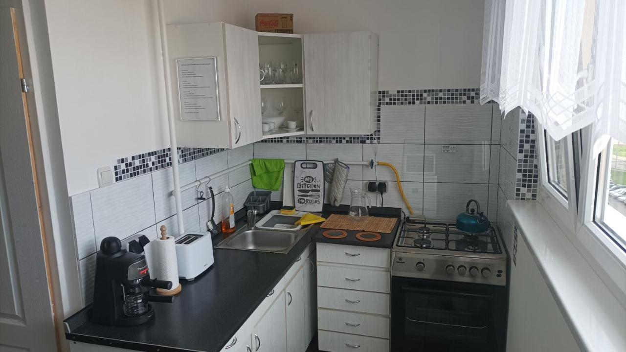 Panel Hause Kazincbarcika Apartment Екстериор снимка